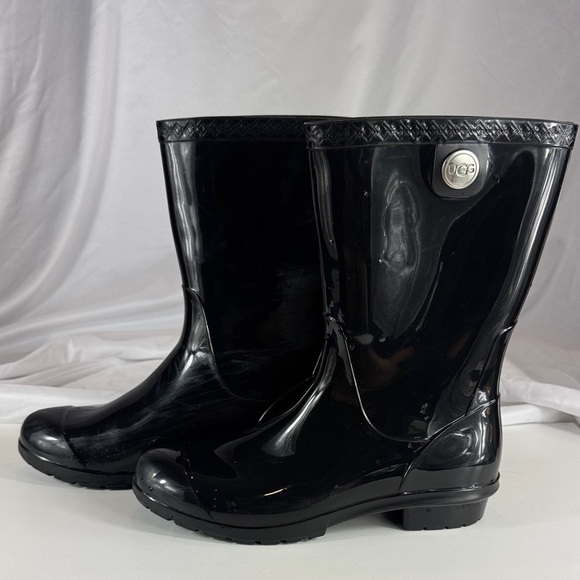 Black UGG Rain Boots with Sheep’s Fur Lining - Picture 3 of 7